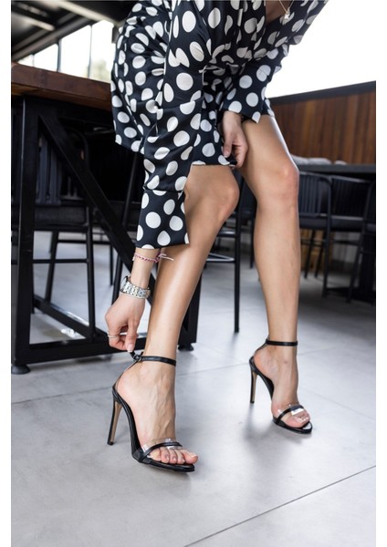 Aryan Kadin Gumus Seffaf Tek Bant Topuklu Ayakkabi