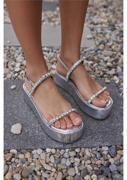 Disco Kadın Fusya Taş Detay Sandalet fırsatları