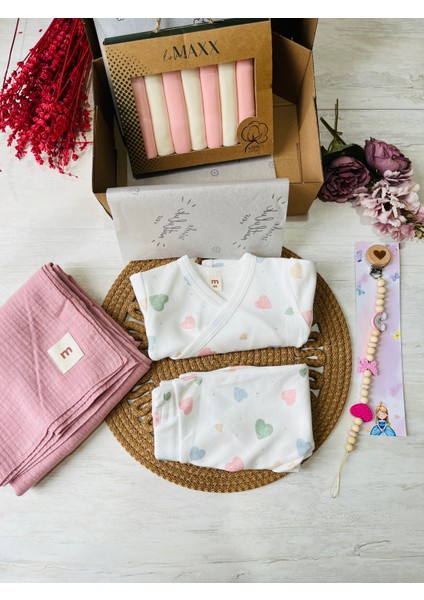 Renkli Kalpli Pembe Müslin Battaniyeli Set Kız Bebek