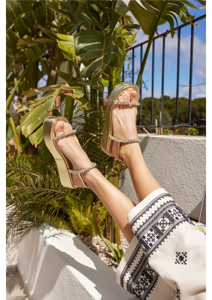 Disco Kadın Fusya Taş Detay Sandalet modelleri