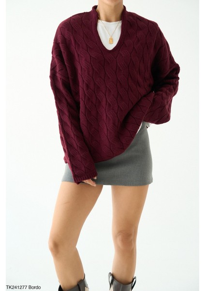 Kadın Dik Yaka Göğüs Dekolteli Örgü Kışlık Kazak
