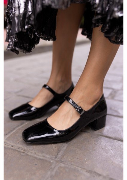 Nadoli Kadın Siyah Rugan Kalın Topuklu Ayakkabi