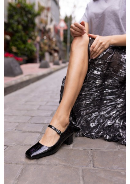 Nadoli Kadın Siyah Rugan Kalın Topuklu Ayakkabi