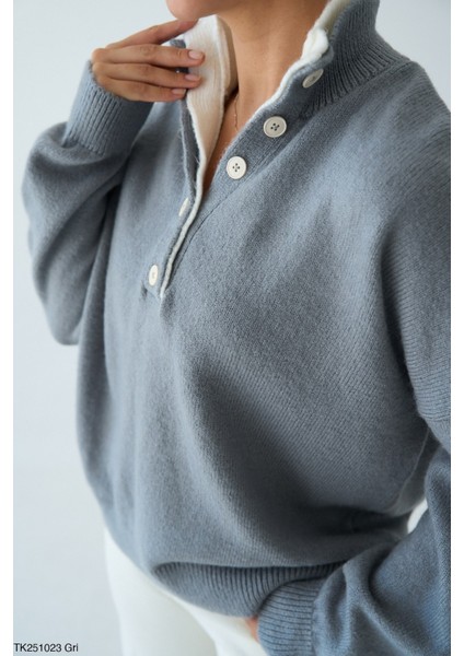 Kadın Yarım Düğmeli Çift Renk Yaka Basıc Kazak