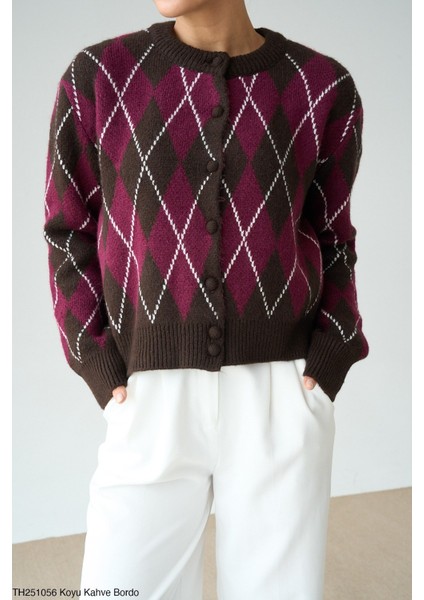 Kadın Baklava Deselnli Kalın Oversize Düğmeli Hırka fiyatları