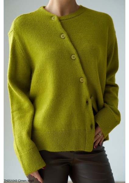 Kadın Full Düğmeli Sezonluk Asimetrik Triko Hırka modelleri