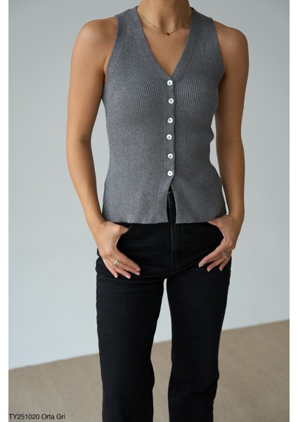 Kadın V Yaka Düğmeli Triko Yelek modelleri
