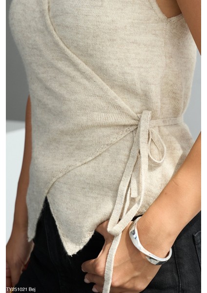 Kadın Bağlamalı Sezonluk Triko Yelek fırsatları