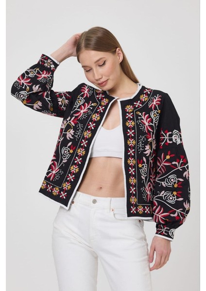 Çiçek ve Geometrik Desenli Nakışlı Ceket