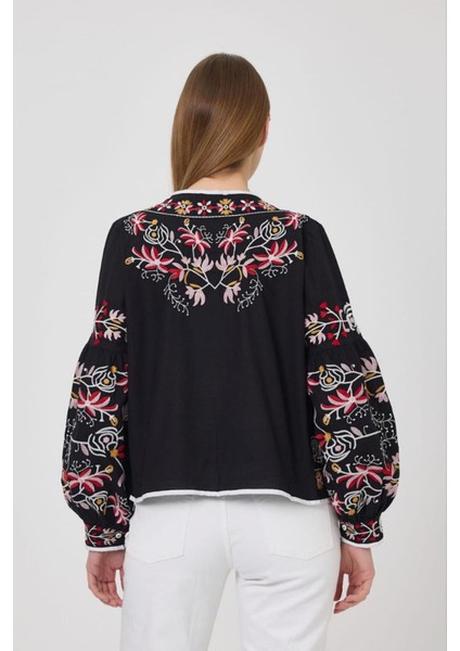 Çiçek ve Geometrik Desenli Nakışlı Ceket modelleri