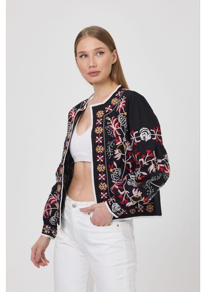 Çiçek ve Geometrik Desenli Nakışlı Ceket fırsatları