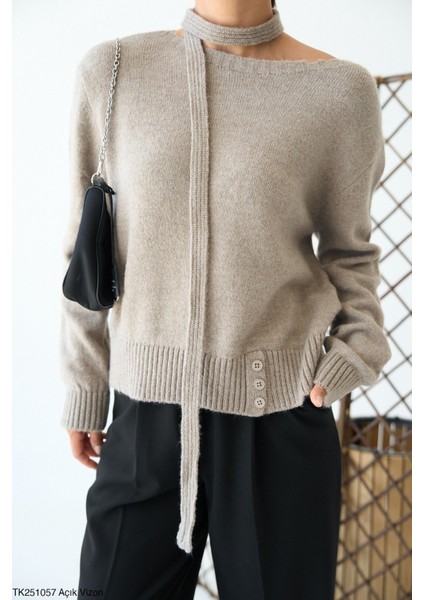 Kadın Boyun Aksesuarlı Standart Beden Triko Kazak modelleri