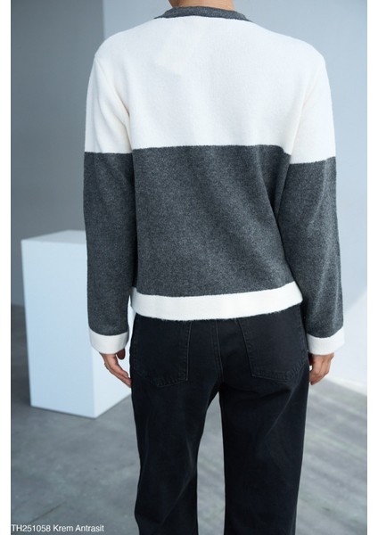 Kadın Kendinden Desenli Düğmeli Hırka fiyatları