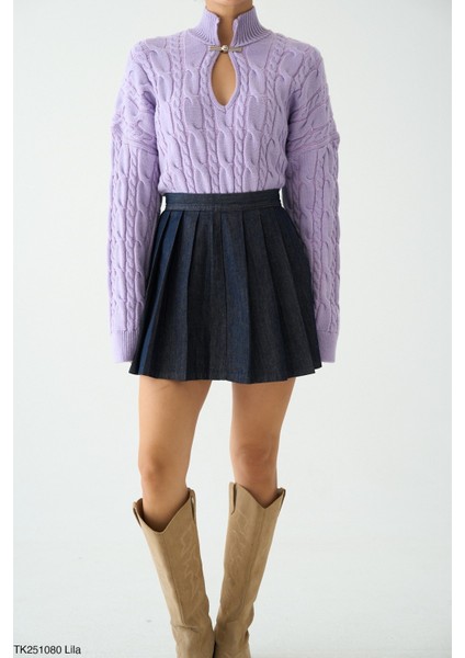 Kadın Aksesuarlı Örgü Desenli Göğüs Dekolteli Kazak fiyatları