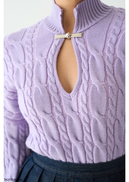 Kadın Aksesuarlı Örgü Desenli Göğüs Dekolteli Kazak modelleri