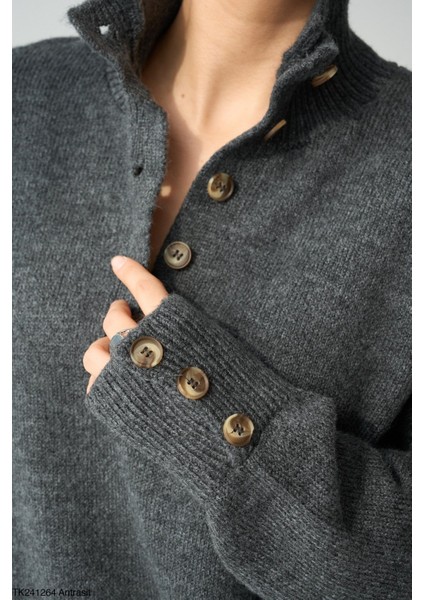 Kadın Yarım Düğmeli Boğazlı Triko Kazak