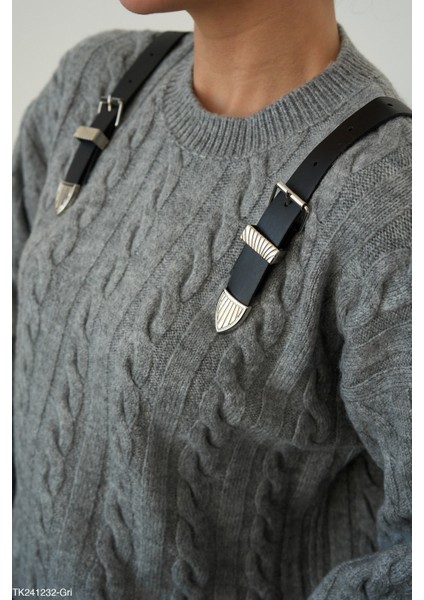 Kadın Aksesuarlı Örgü Desenli Kazak modelleri