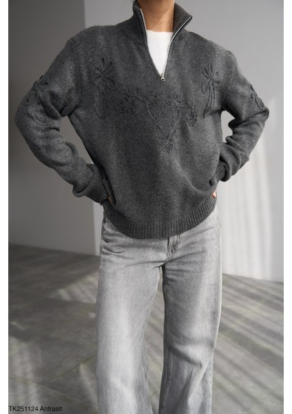 Kadın Yarım Fermuarlı Desenli Boğazlı Örme Triko Kazak