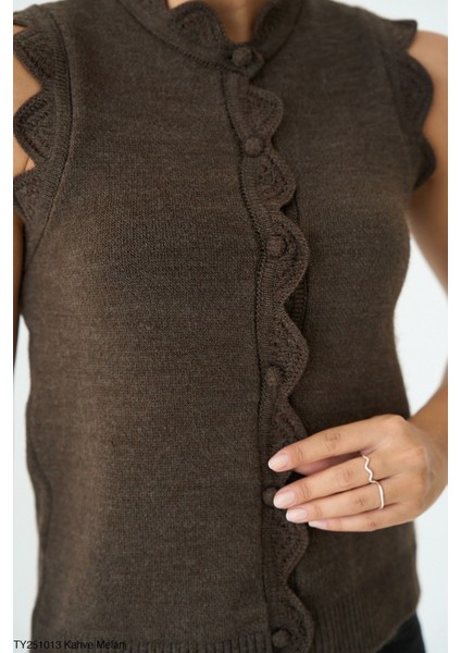 Kadın Yuvarlak Yaka Fırfır Detaylı Triko Yelek