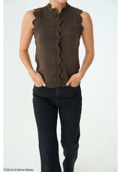 Kadın Yuvarlak Yaka Fırfır Detaylı Triko Yelek modelleri