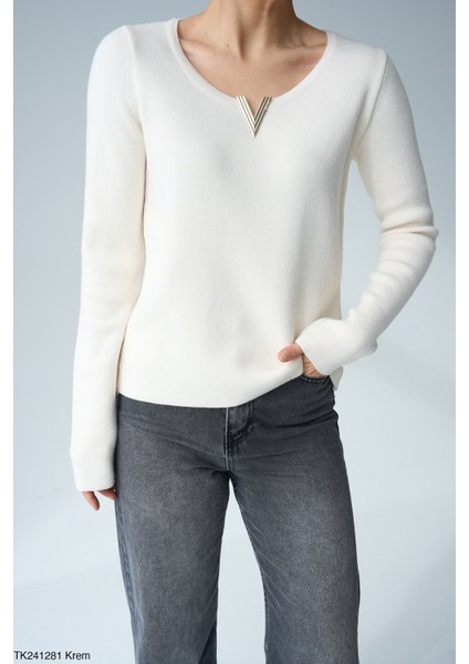 Kadın V Yaka Aksesuarlı Ince Kazak