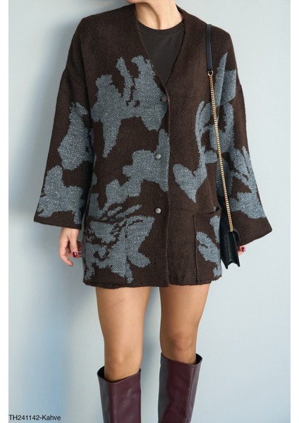 Kadın Kendinden Desenli Uzun Oversize Düğmeli Hırka fiyatları