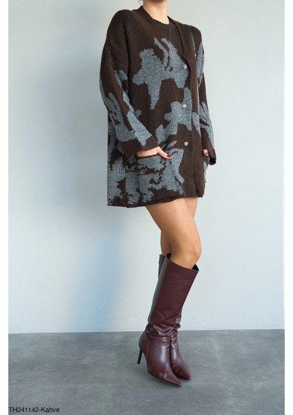 Kadın Kendinden Desenli Uzun Oversize Düğmeli Hırka modelleri