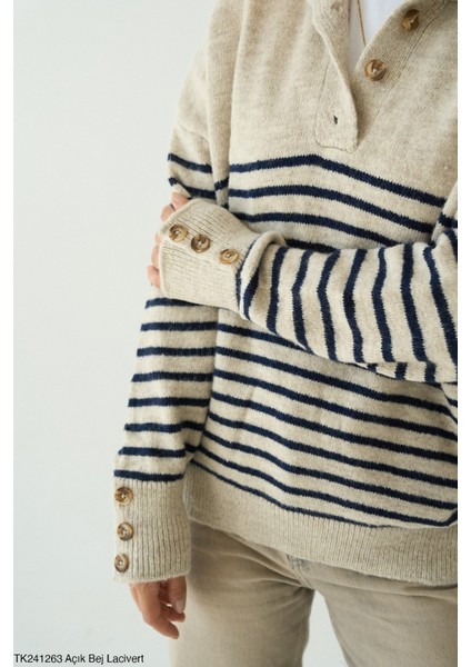 Kadın Düğmeli Yaka Çizgili Standart Beden Kazak