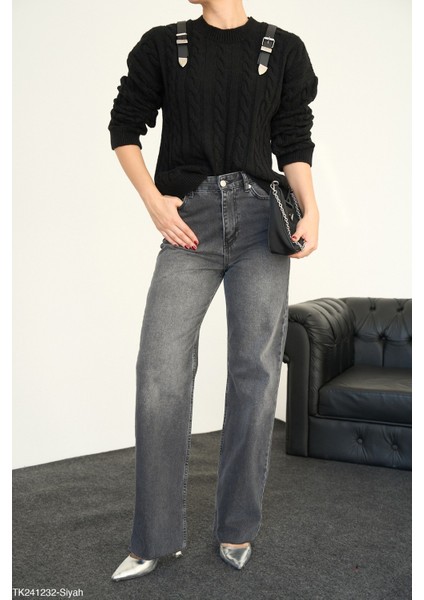 Kadın Aksesuarlı Örgü Desenli Kazak