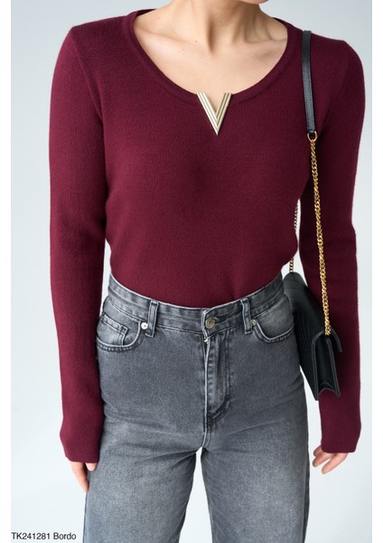 Kadın V Yaka Aksesuarlı Ince Kazak modelleri