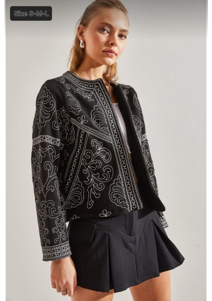 Etnik Nakışlı Siyah Ceket