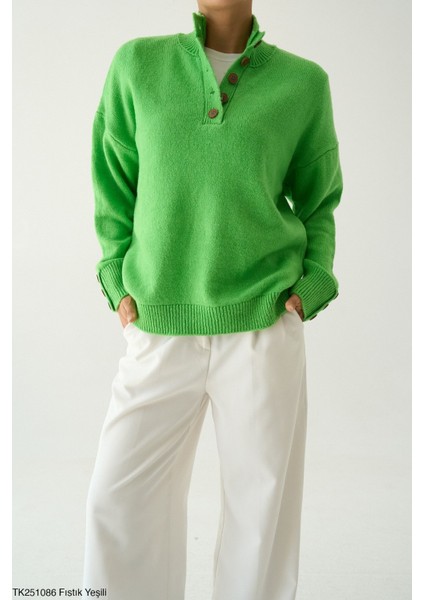 Kadın Kol ve Boğaz Düğme Aksesuarlı Triko Kazak