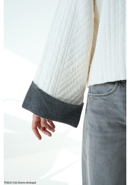 Kadın Iki Renk Geniş Kol Düğmeli Triko Hırka modelleri