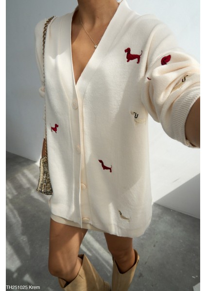 Kadın Düğmeli Yaka Köpek Desenli Hırka fiyatları