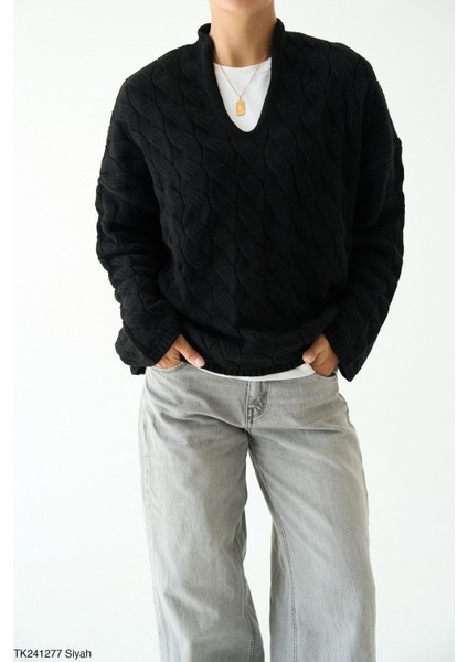 Kadın Dik Yaka Göğüs Dekolteli Örgü Kışlık Kazak