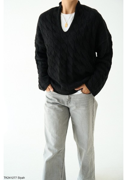 Kadın Dik Yaka Göğüs Dekolteli Örgü Kışlık Kazak modelleri