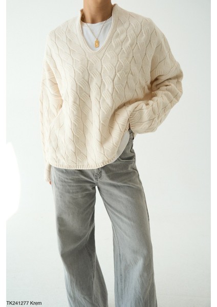 Kadın Dik Yaka Göğüs Dekolteli Örgü Kışlık Kazak