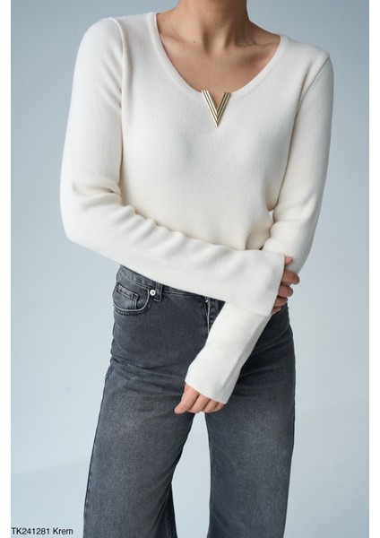 Kadın V Yaka Aksesuarlı Ince Kazak modelleri