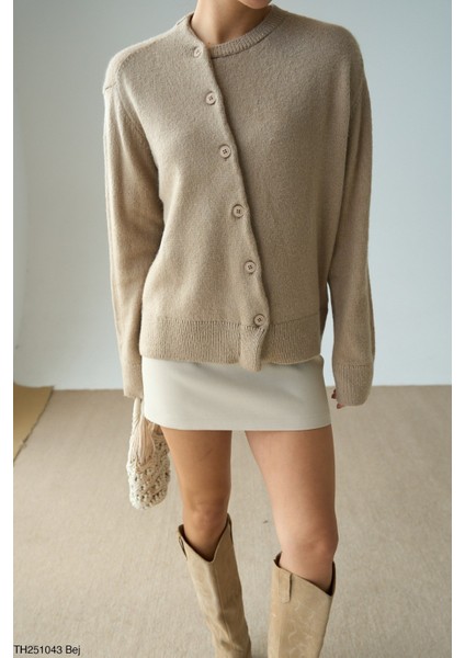 Kadın Full Düğmeli Sezonluk Asimetrik Triko Hırka