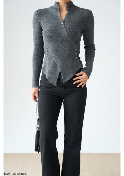 Kadın Düğme Aksesuarlı Yarım Balıkçıl Triko Kazak fiyatları