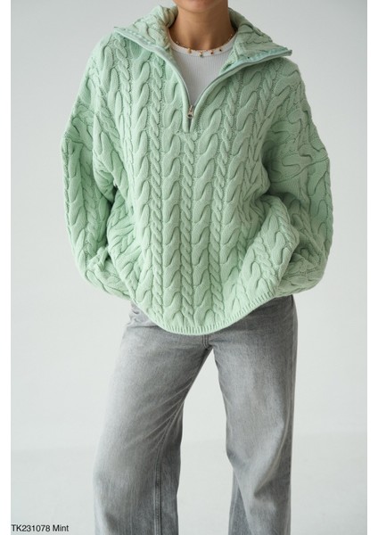 Kadın Yarım Fermuarlı Boğazlı Uzun Kol Kışlık Kazak