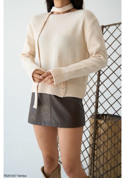 Kadın Boyun Aksesuarlı Standart Beden Triko Kazak modelleri