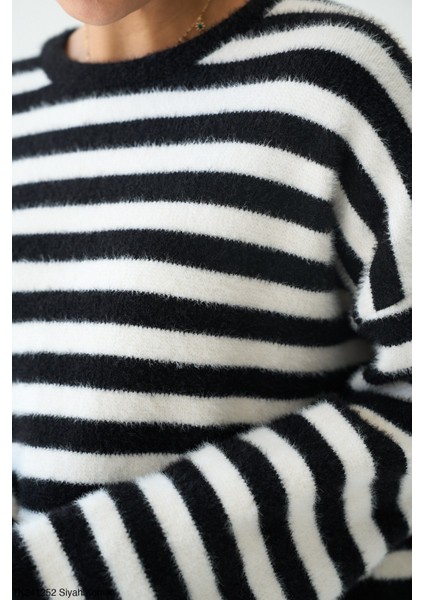 Kadın Basıc Çizgili Triko Kazak fırsatları