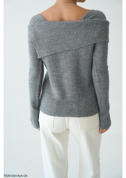 Kadın Kayık Yaka Düğmeli Basic Günlük Triko Kazak