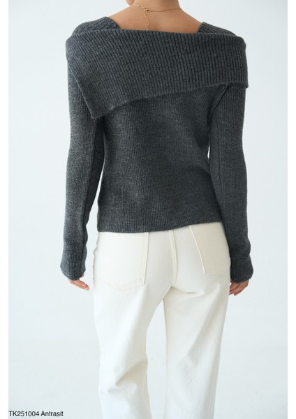 Kadın Kayık Yaka Düğmeli Basic Günlük Triko Kazak