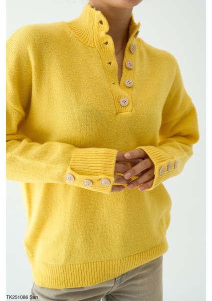 Kadın Kol ve Boğaz Düğme Aksesuarlı Triko Kazak modelleri