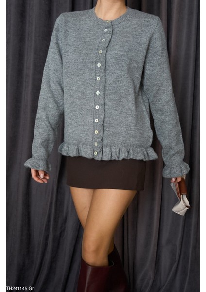 Kadın Etek Ucu Fırfırlı Düğme Kapamalı Bisiklet Yaka Triko Kazak