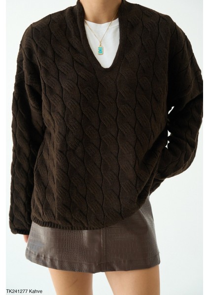 Kadın Dik Yaka Göğüs Dekolteli Örgü Kışlık Kazak fiyatları