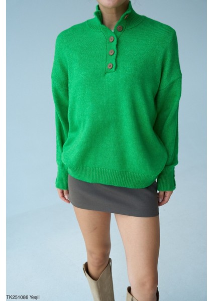 Kadın Kol ve Boğaz Düğme Aksesuarlı Triko Kazak