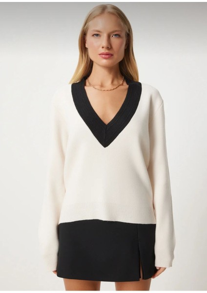 Kadın V Yaka Şeritli Oversıze Kesim Kışlık Kazak fiyatları